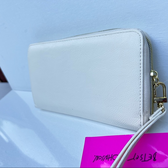 Betsey Johnson Faux Pebbled Zip Around Wallet - Picture 3 of 7